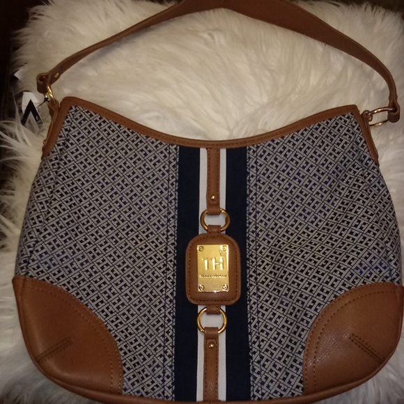 Tommy Hilfiger Handbags - Tommy Hilfigure purse